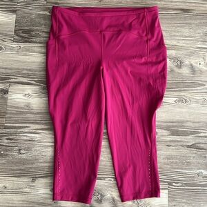 Lululemon Swift Speed High-Rise Crop 21" in Magenta Purple.